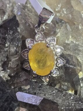 NWT Genuine Natural Yellow Sapphire 925 Sterling Silver Pendant